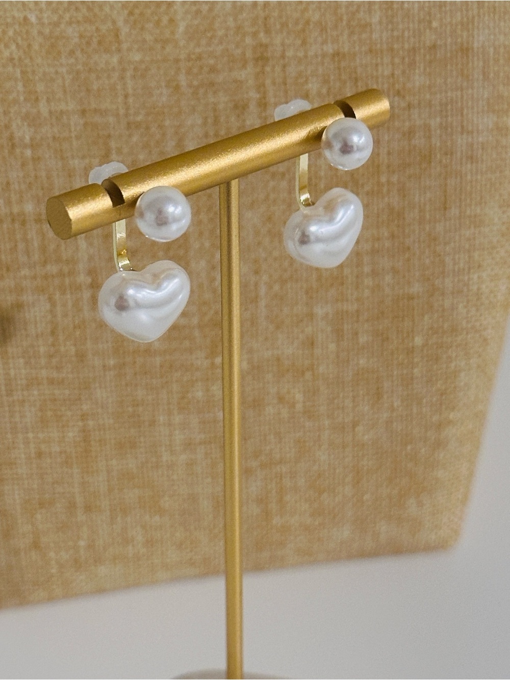 Fashion Jewelry Gold Stud Hoop Earrings with White Heart Pearl Drops